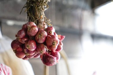 Geleneksel mutfaktaki arpacık soğanları