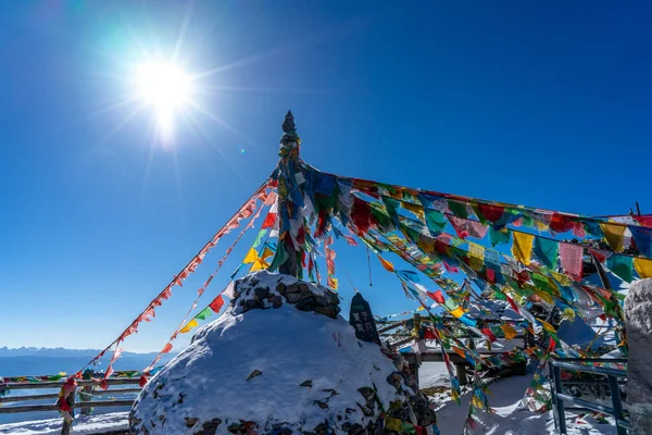 Colourful Flags Mountain Summit — Stock Photo, Image