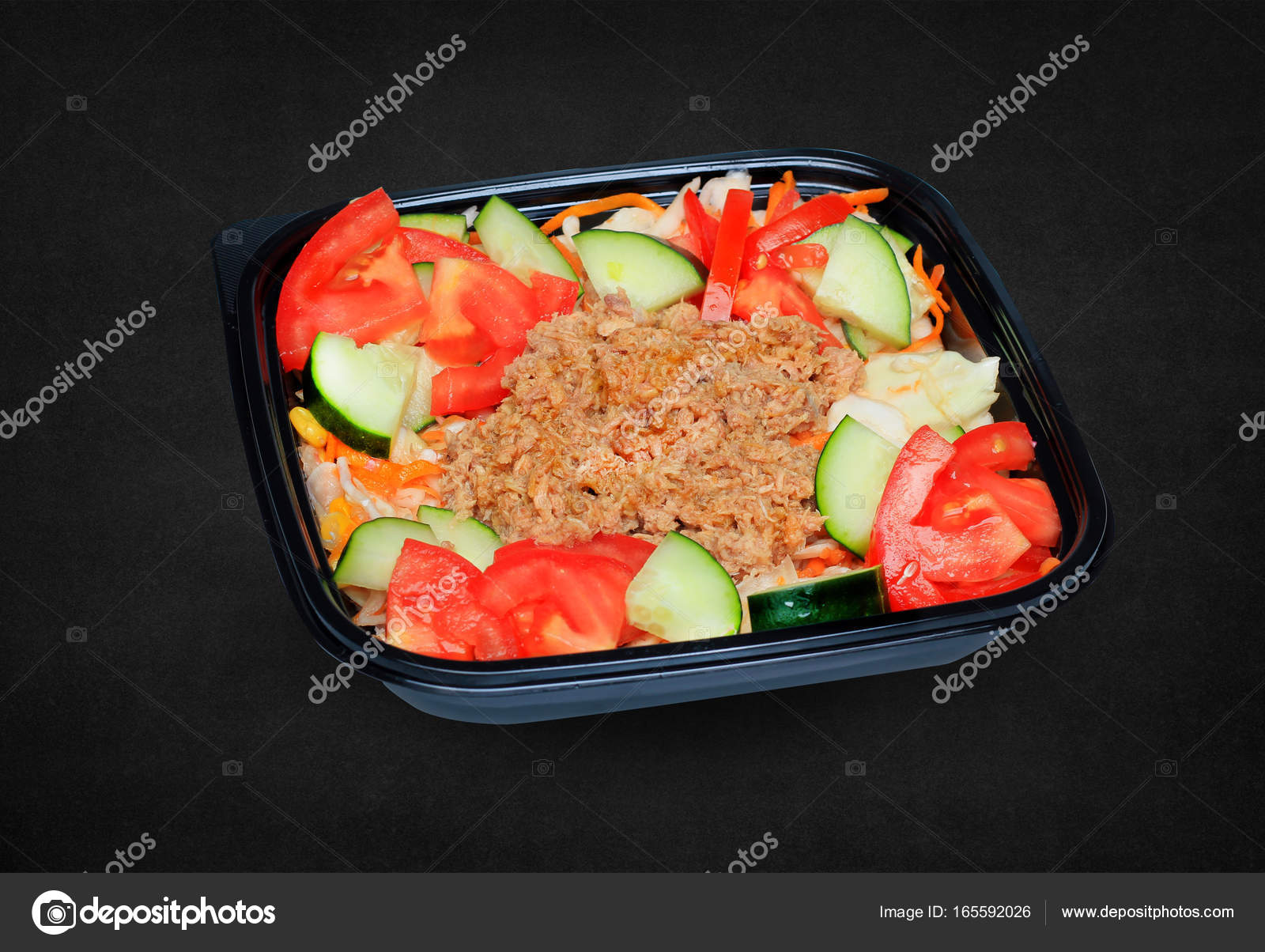 Salade De Thon Dans Une Boîte En Plastique Photographie