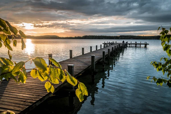 Salida del sol sobre el lago en Baviera Alemania — Foto de Stock