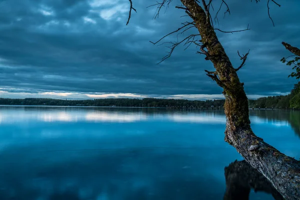 Salida del sol sobre el lago en Baviera Alemania — Foto de Stock