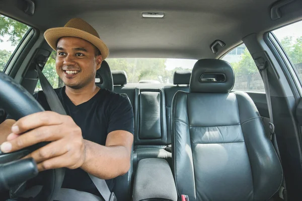 Joven Guapo Asiático Hombre Conducir Coche — Foto de Stock