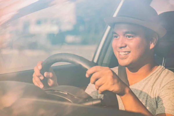 Joven Asiático Hombre Conducir Coche — Foto de Stock
