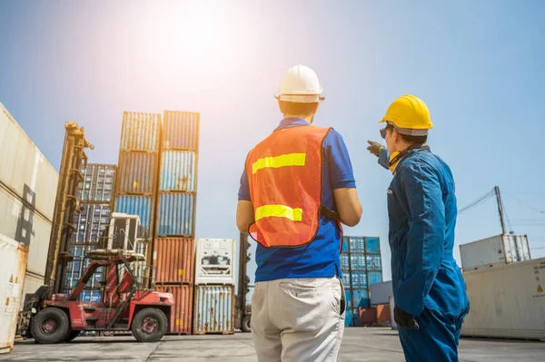 Caposquadra Personale Portuale Puntano Dito Lavorano Porto Carico Del Container — Foto Stock