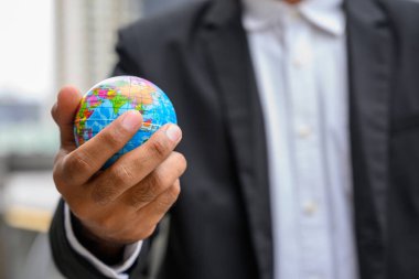 Küresel Dünya 'yı elinde tutan İşadamı.