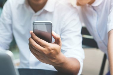 Akıllı telefon kullanarak eli kapat