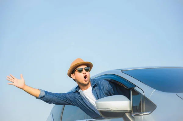 Joven Guapo Asiático Hombre Conducir Coche Viajar Vacaciones Tiempo Con —  Fotos de Stock