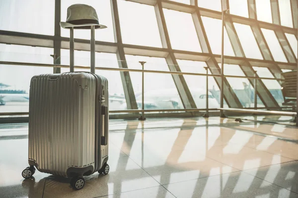 Bagagem Carrinho Disponível Grande Aeroporto Conceito Sobre Viagens Aventuras Redor — Fotografia de Stock