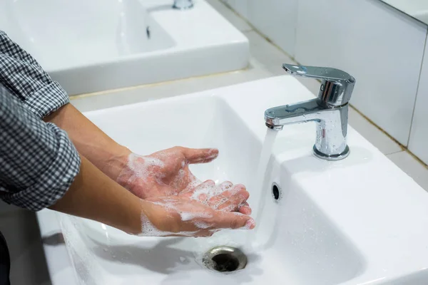 Kezek Tisztítása Kézmosás Szappannal — Stock Fotó