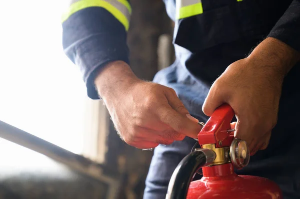 Close Hand Fireman Using Fire Extinguisher Fighting Hand Pulling Pin — Stock Photo, Image