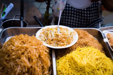 Tayland sokak yemekleri: pad Thai