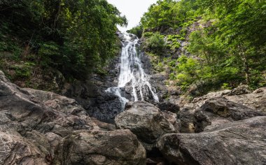 Nakhonnayok, Tayland 'daki Sarika Şelalesinde inanılmaz güzel şelaleler.