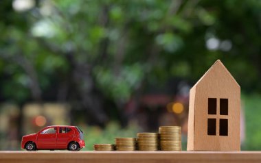 Para biriktirme kavramı. Araba, ev, bozuk para..