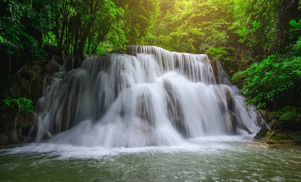 Водопады Хуай Май Хамин Глубоком Лесу Национальном Парке Шринакарин Канчанабури — стоковое фото
