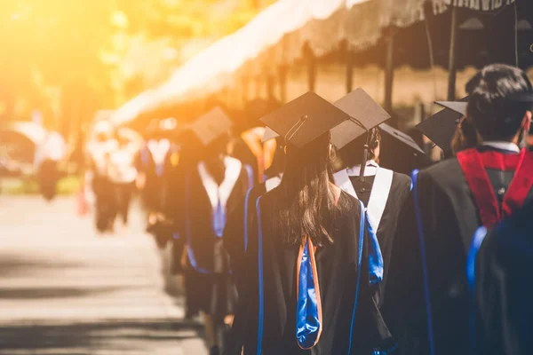 Visão Traseira Dos Graduados Participar Cerimônia Formatura Universidade Licenciatura Educação — Fotografia de Stock