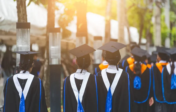 Vista Trasera Los Graduados Unirse Ceremonia Graduación Universidad Graduación Educación — Foto de Stock