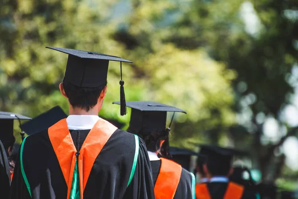 Visão Traseira Dos Graduados Participar Cerimônia Formatura Universidade Licenciatura Educação — Fotografia de Stock