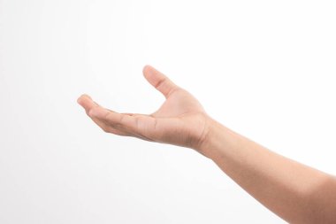 El adamı görünmez nesneler gösteriyor