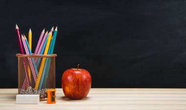 Geçmiş eğitim konsepti. Kopya alanı ile okula dön.