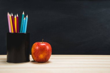 Geçmiş eğitim konsepti. Kopya alanı ile okula dön.