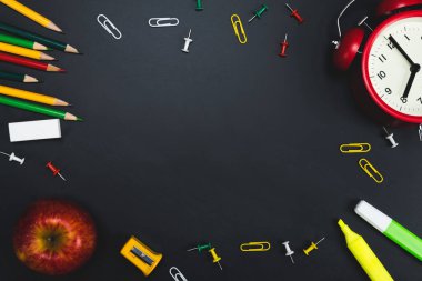 Geçmiş eğitim konsepti. Kopya alanı ile okula dön.