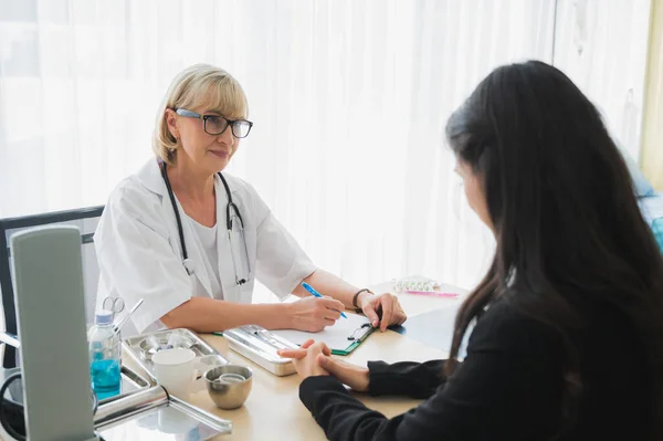 Senior Female Doctor Meet Patient Discussing Making Notes Symptom Problem — Stock Photo, Image