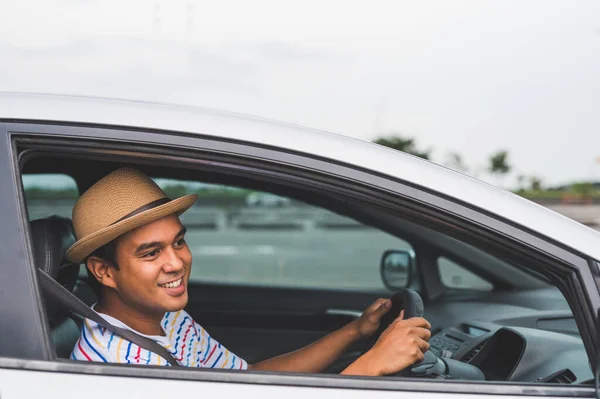 Joven Guapo Asiático Hombre Conducir Coche Viajar — Foto de Stock