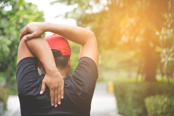 Joven Corredor Hombre Estirándose Para Calentar Antes Correr Hacer Ejercicio — Foto de Stock