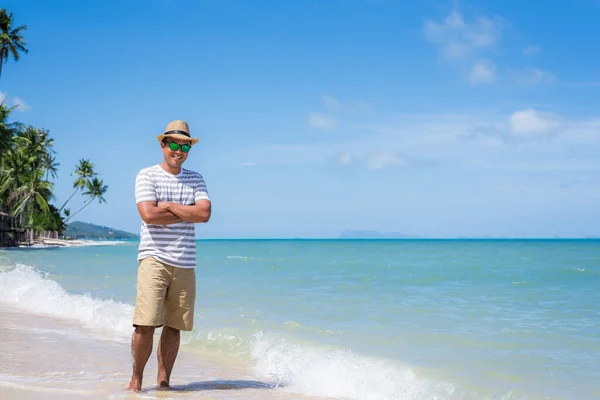 Happy Young Man Tropical Beach — стоковое фото
