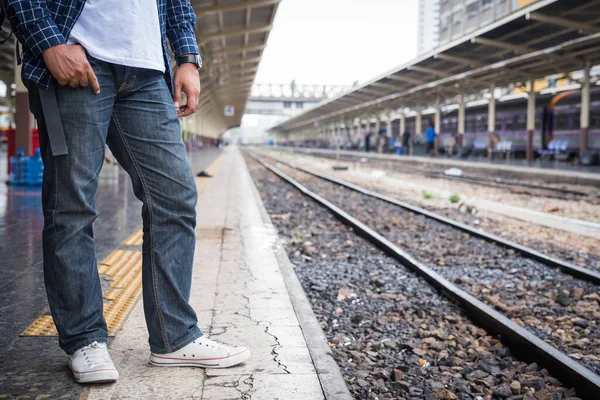 Jovem Viajante Plataforma Trem — Fotografia de Stock