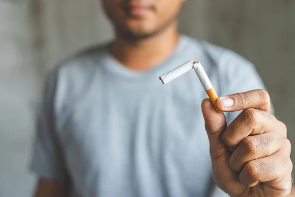 Wygrywając Uzależnionymi Problemami Nikotyną Rzucasz Palenie Rezygnacja Koncepcji Uzależnienia — Zdjęcie stockowe