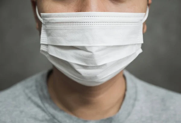 Close Jovem Asiático Homem Vestindo Proteção Máscara Facial Contra Coronavírus — Fotografia de Stock