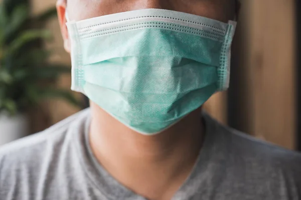 Close Jovem Asiático Homem Vestindo Proteção Máscara Facial Contra Coronavírus — Fotografia de Stock