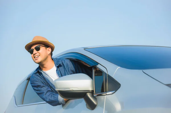 Joven Guapo Asiático Hombre Conducir Coche Viajar Vacaciones Tiempo Con —  Fotos de Stock