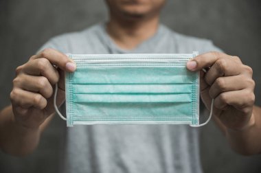 Coronavirus 'a karşı yüz koruma maskesini kapat. covid19 konsepti.