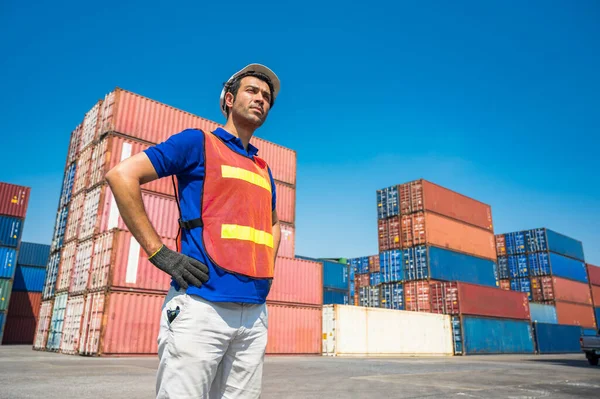 Contremaître Travaillant Port Conteneurs Business Logistics Import Export Concept Expédition — Photo