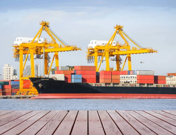 Cargo ship at port — Stock Photo, Image