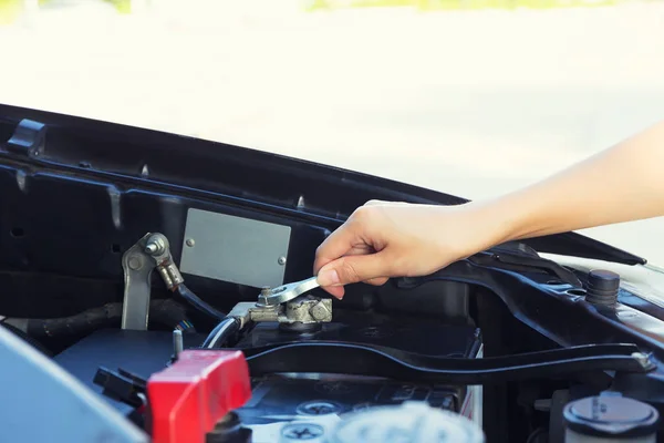 Battery car check — Stock Photo, Image