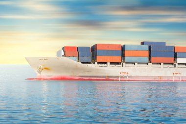 Kargo gemi konteyner