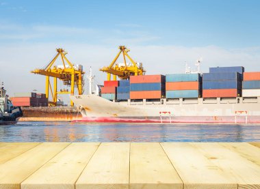 Kargo gemi konteyner