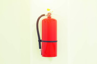Yangın söndürücü kırmızı
