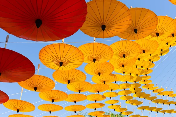 Paraply himmel bakgrund — Stockfoto