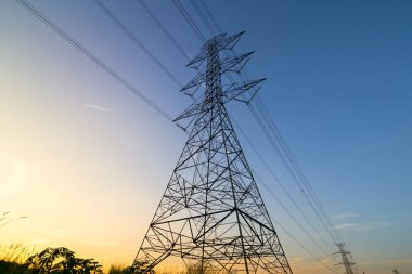 Elektrik iletim kulesi