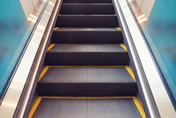 yürüyen merdiven adım içinde