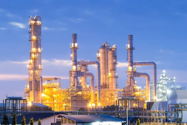 petrol rafinerisi alacakaranlık