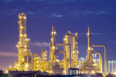 petrol rafinerisi alacakaranlık