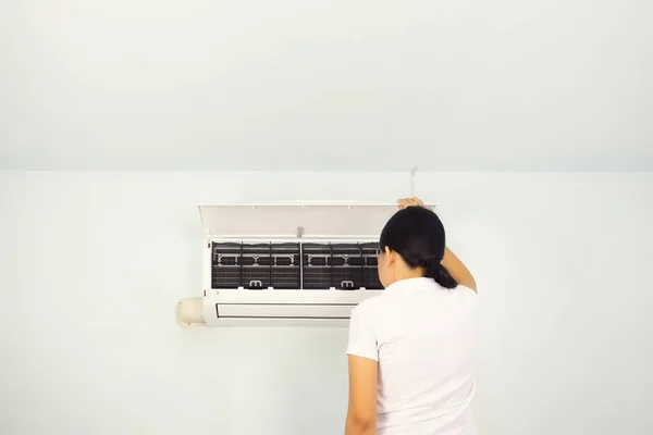 Check air conditioner — Stock Photo, Image