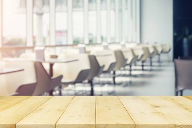 yemek merkezi arkaplanı bulanıklaştırdı