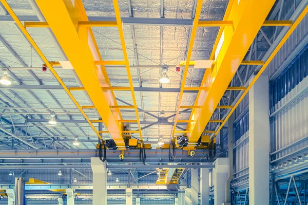 Pabrik Overhead Crane Didalam Gedung Pabrik — Stok Foto