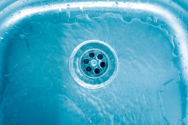 Goccia Acqua Pulita Pura Nel Lavandino — Foto Stock